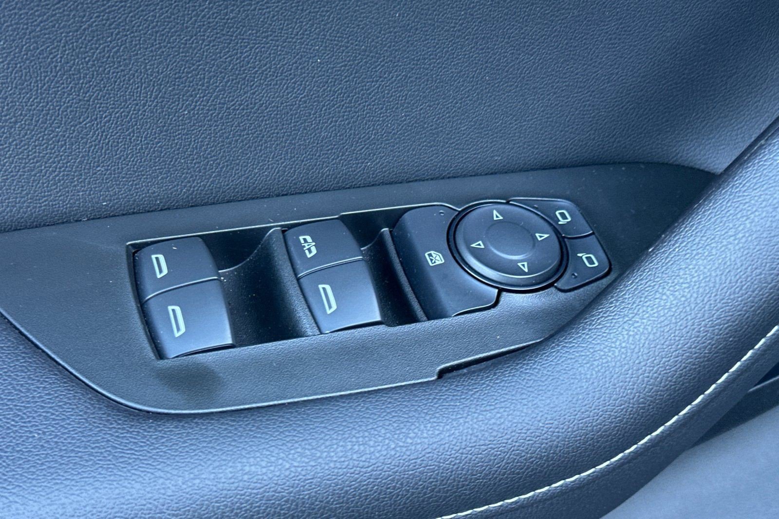 Certified 2025 Chevrolet Blazer LT image 12