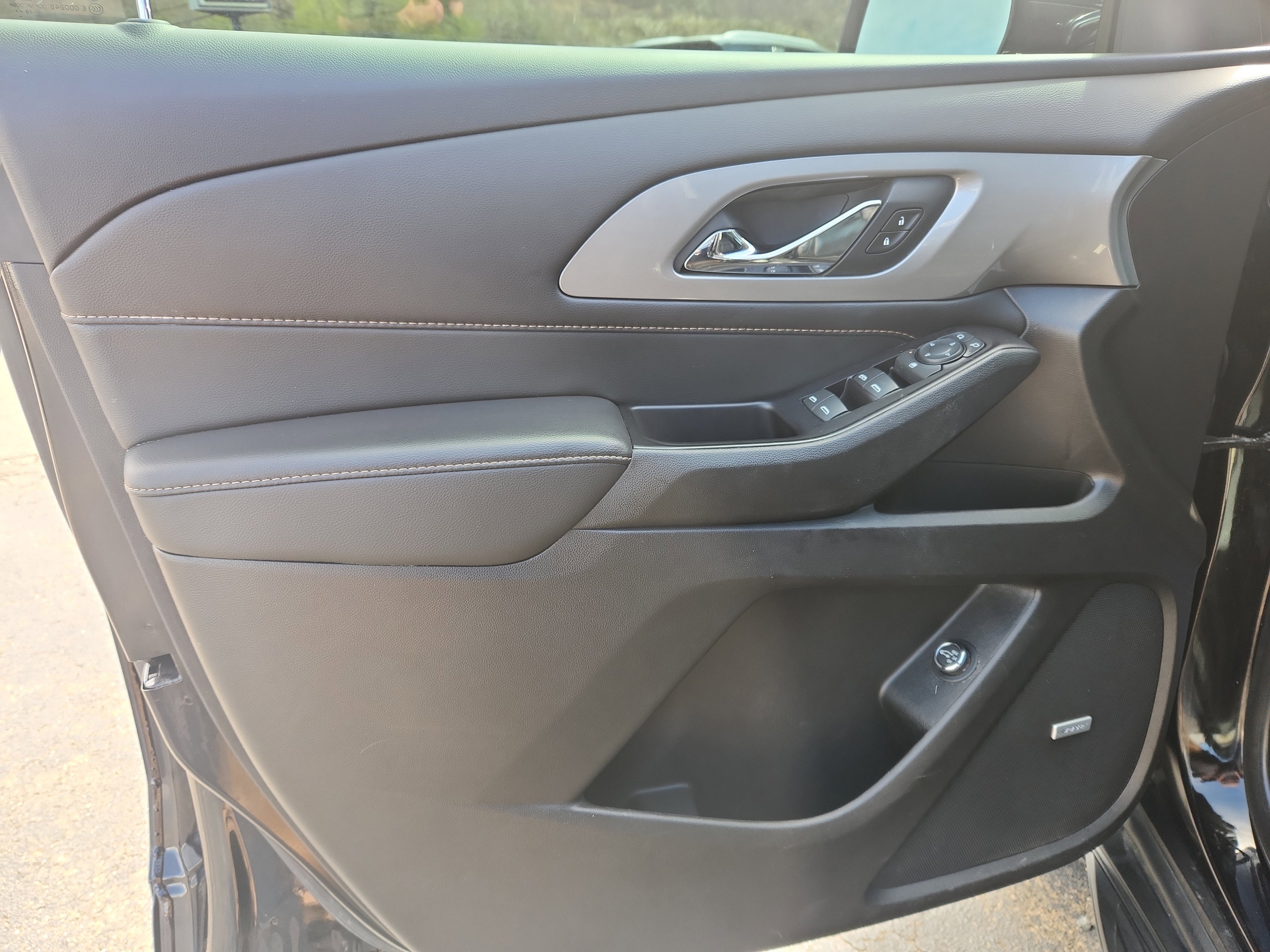 Used 2020 Chevrolet Traverse LT w/ LT Premium Package image 21