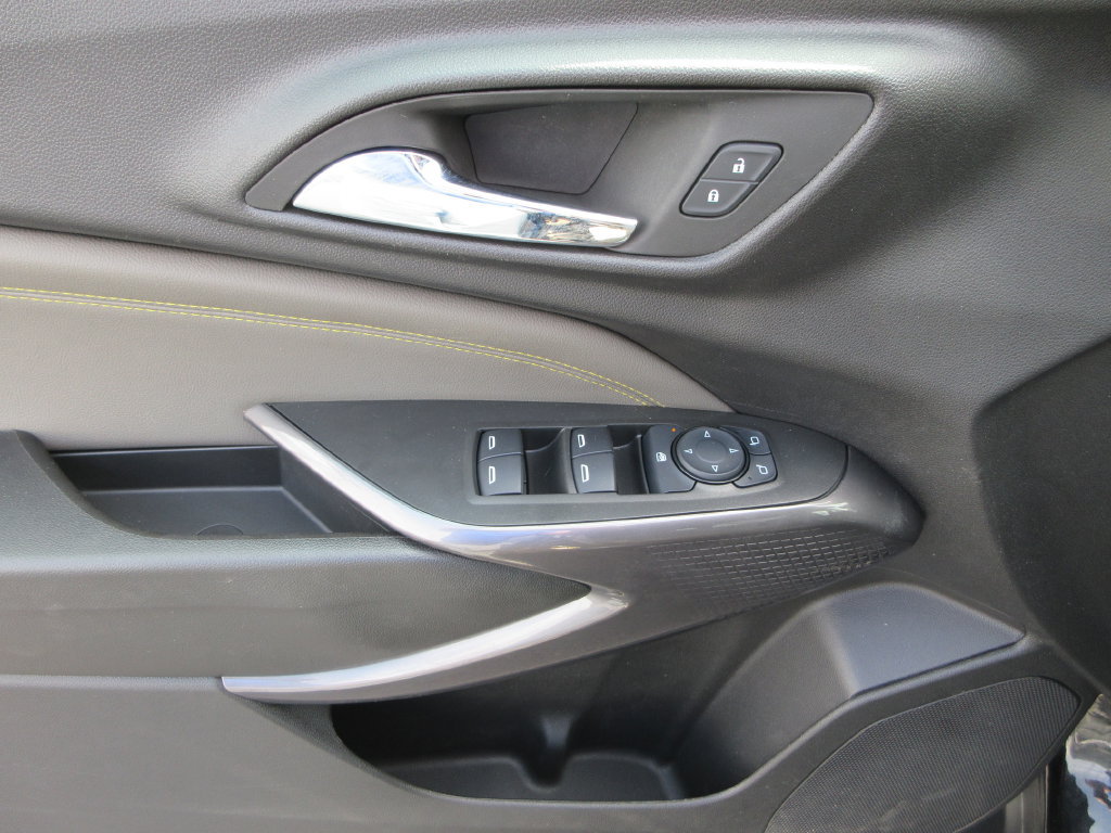 Used 2025 Chevrolet Trax ACTIV w/ Driver Confidence Package FWD image 23