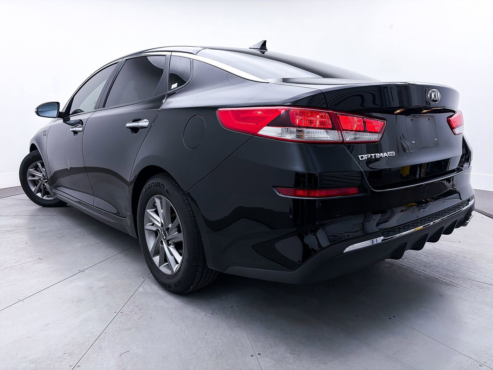 Used 2019 Kia Optima LX image 2