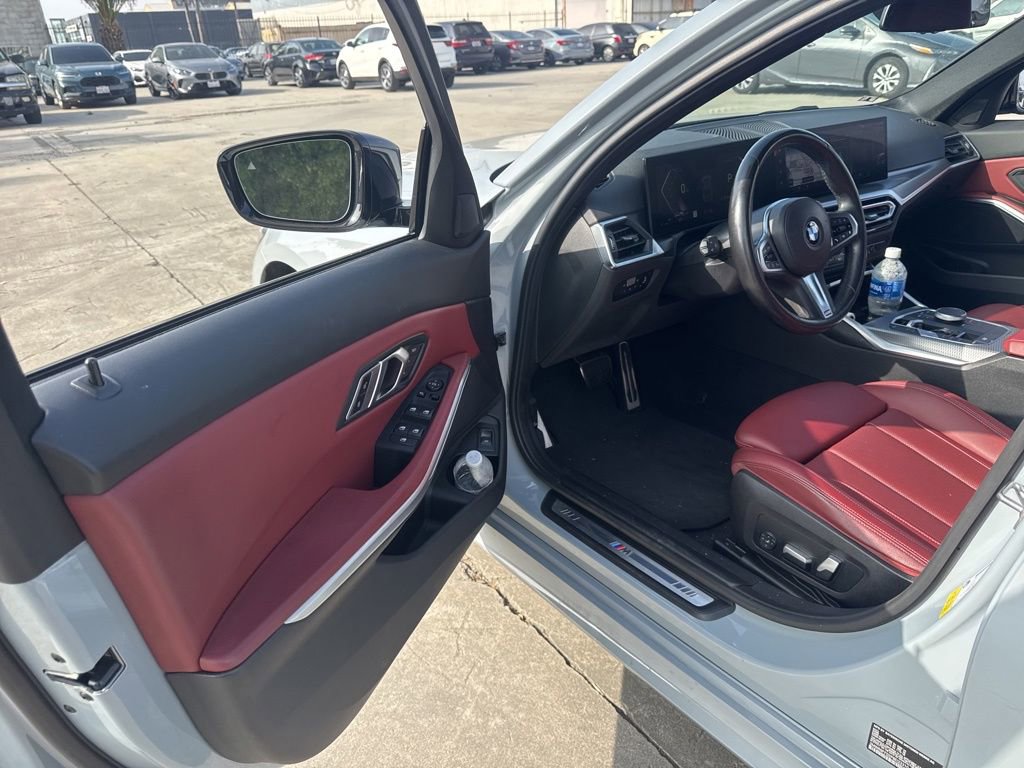Used 2023 BMW 330i Sedan w/ M Sport Package image 17