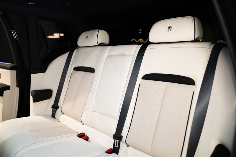 Used 2023 Rolls-Royce Cullinan Black Badge w/ Dark Exterior Package AWD/4WD image 15