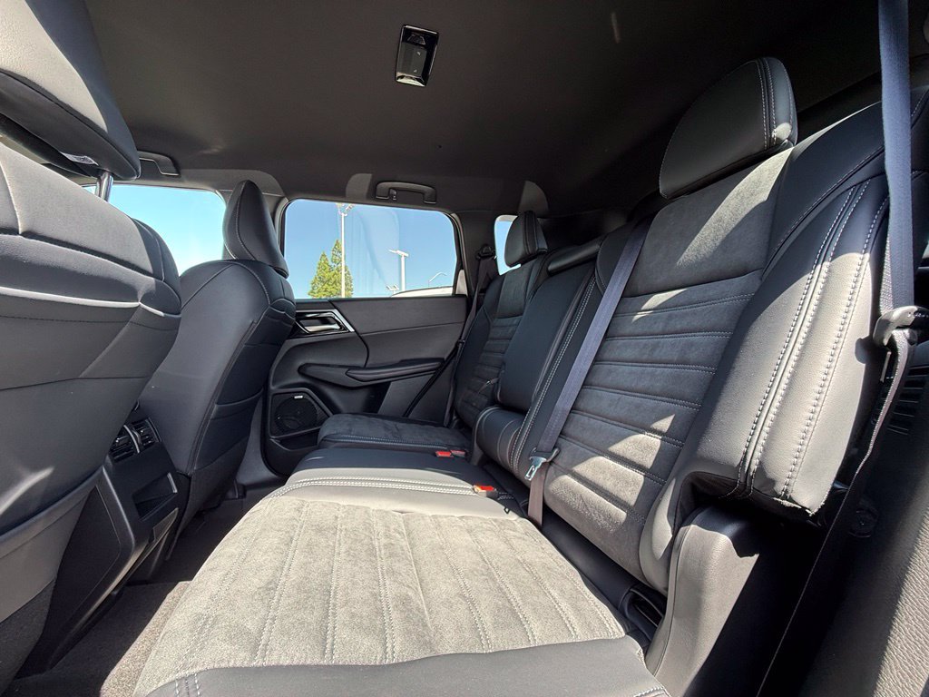 New 2026 Mitsubishi Outlander LE FWD image 35