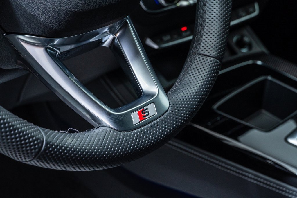 Used 2025 Audi SQ5 Premium Plus w/ Premium Plus Package image 27