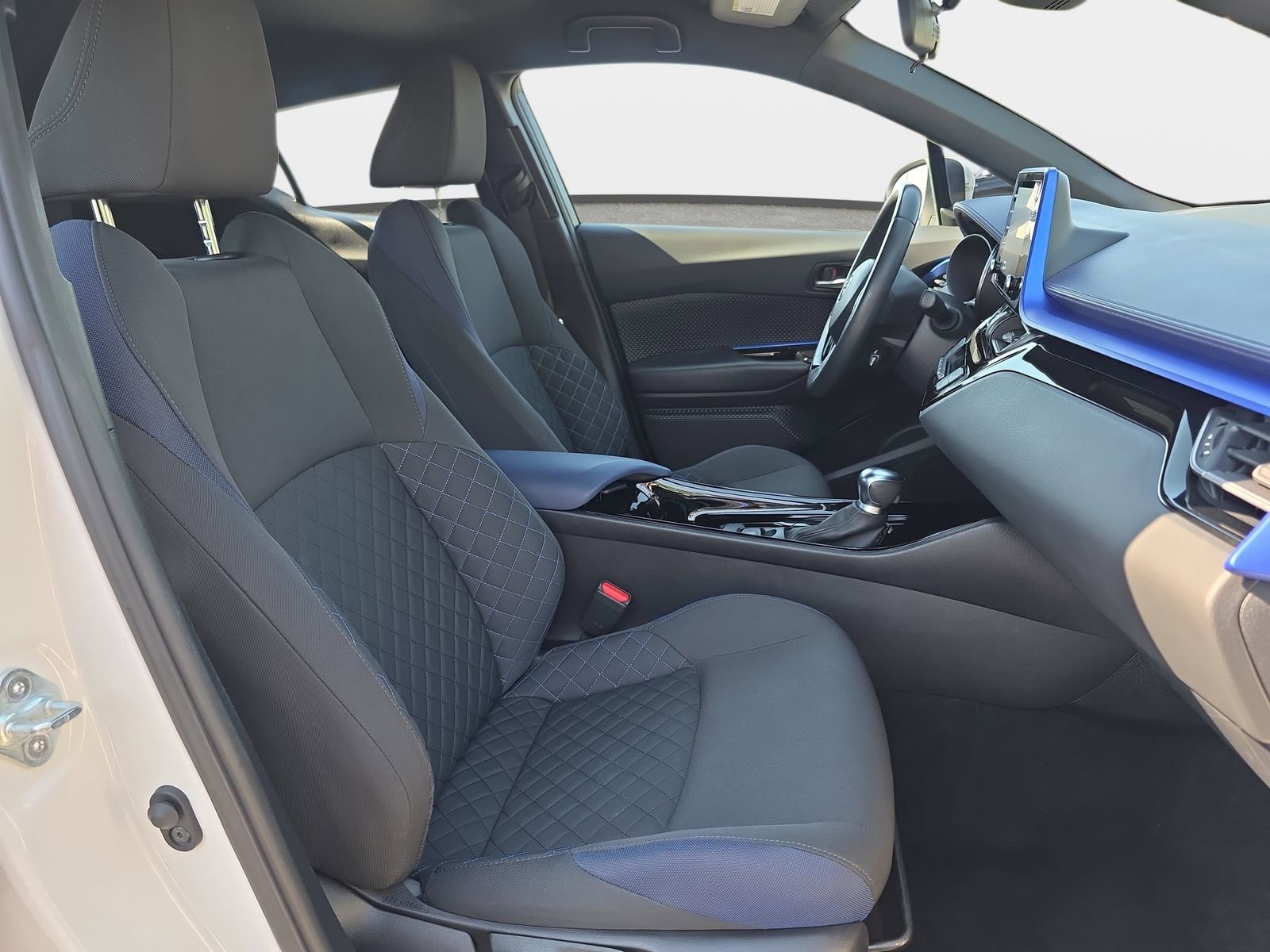 Used 2021 Toyota C-HR XLE FWD image 10