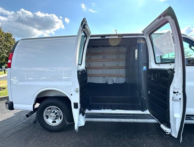 Used 2025 Chevrolet Express 2500 w/ Driver Convenience Package RWD image 21