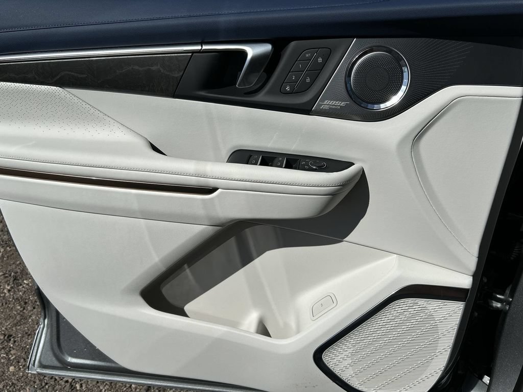 New 2026 Buick Enclave Avenir w/ Super Cruise Package FWD image 23