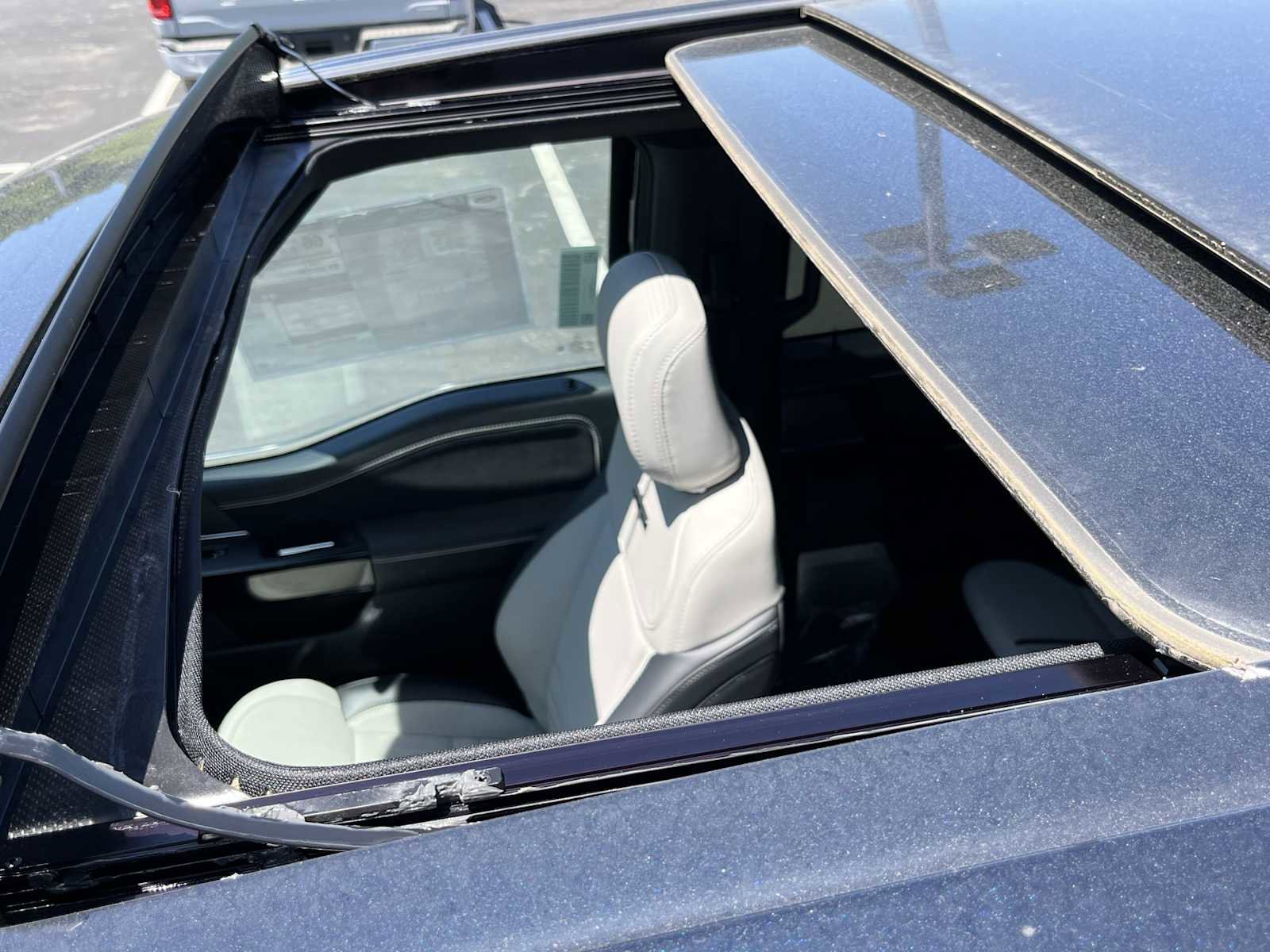 New 2023 Ford F150 Lightning Platinum image 6