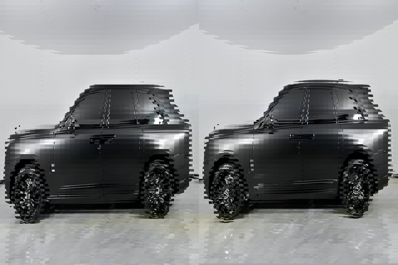 Used 2023 Rolls-Royce Cullinan Black Badge w/ Driver's Package image 8