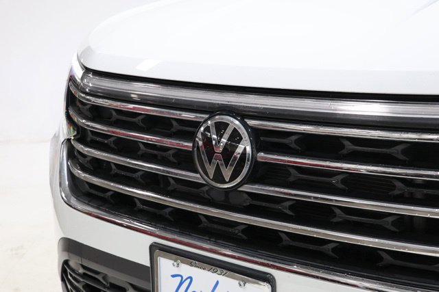 Used 2025 Volkswagen Atlas SE AWD/4WD image 12