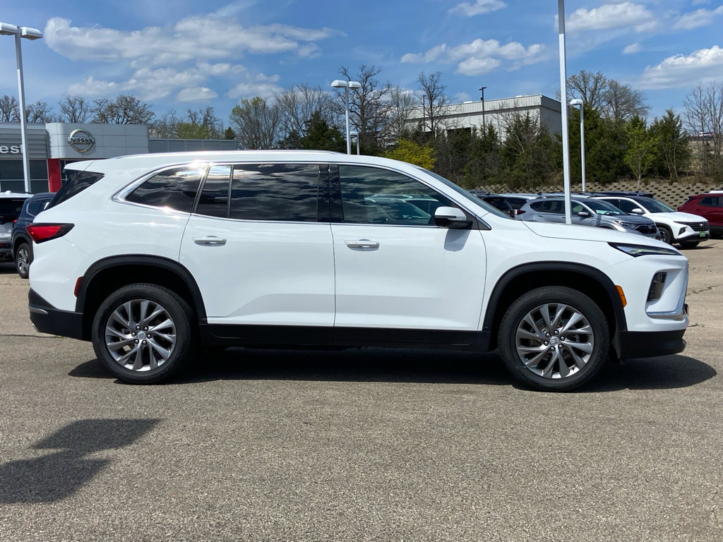 Used 2025 Buick Enclave Preferred FWD image 5