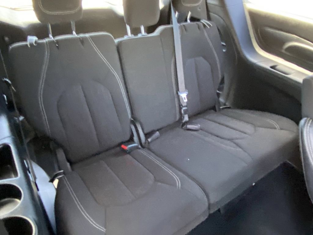 Used 2024 Chrysler Pacifica Touring FWD image 19