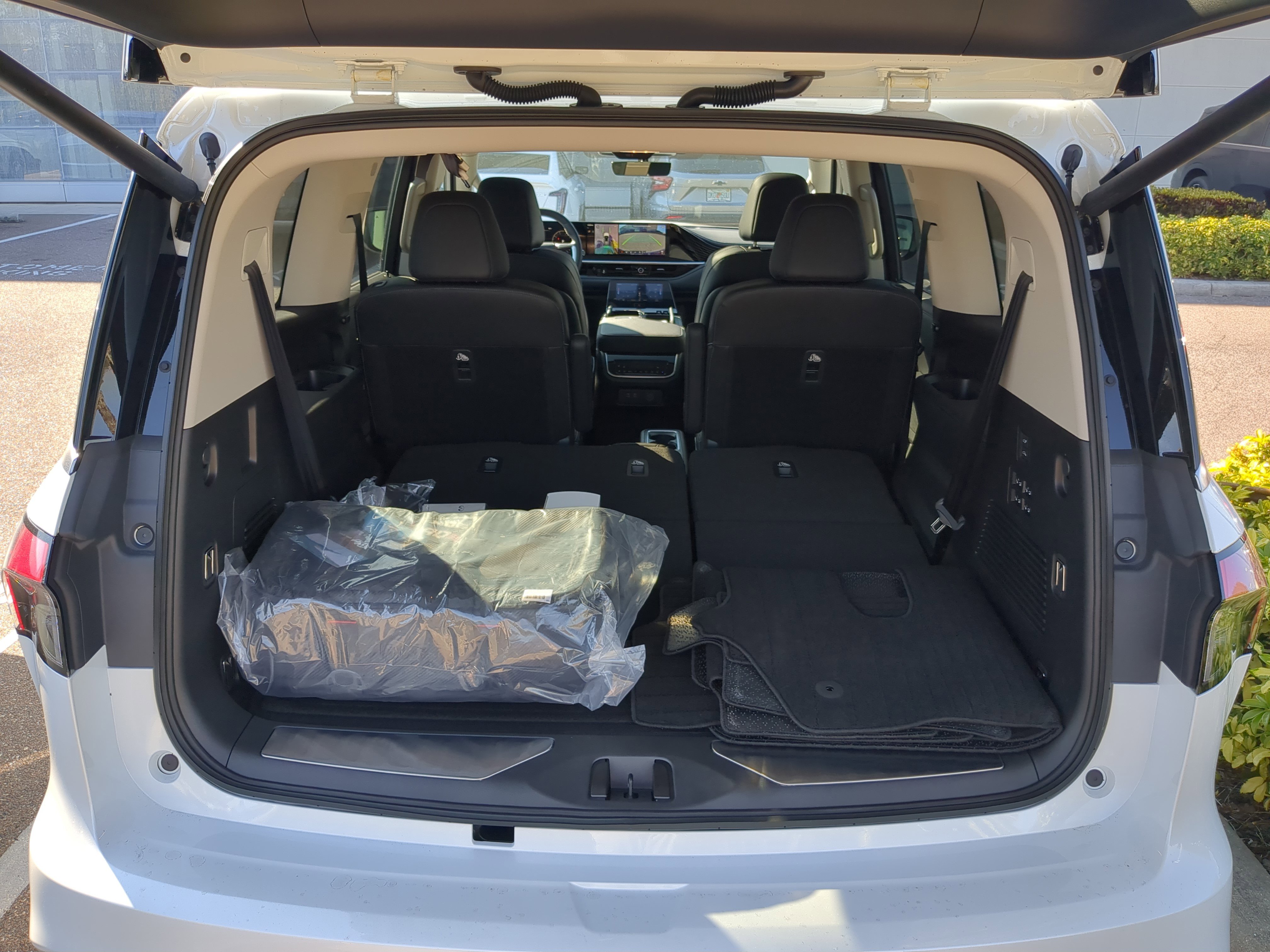New 2026 INFINITI QX80 Luxe w/ Cargo Package image 27