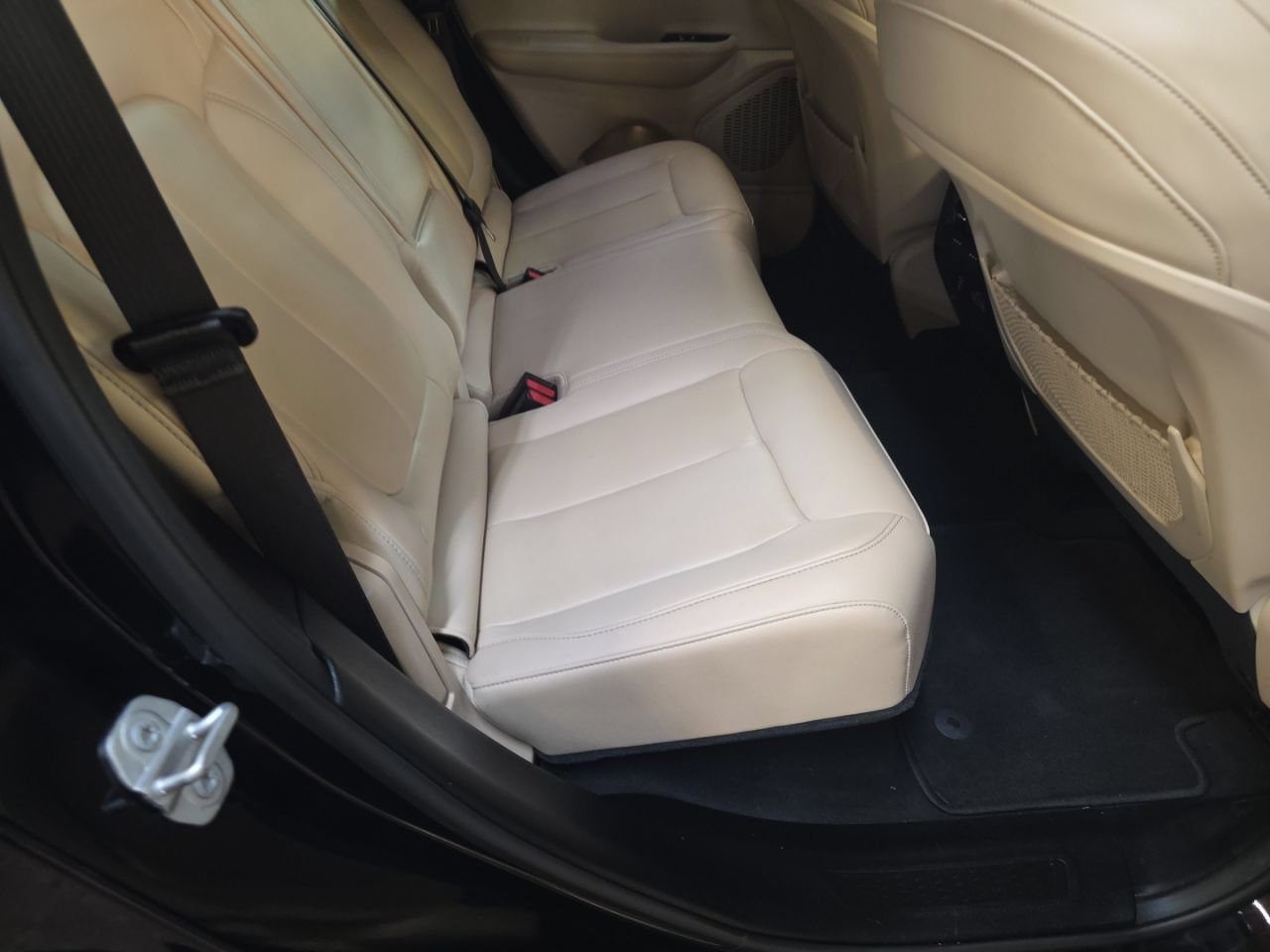 Used 2023 Jeep Grand Cherokee Limited RWD image 14