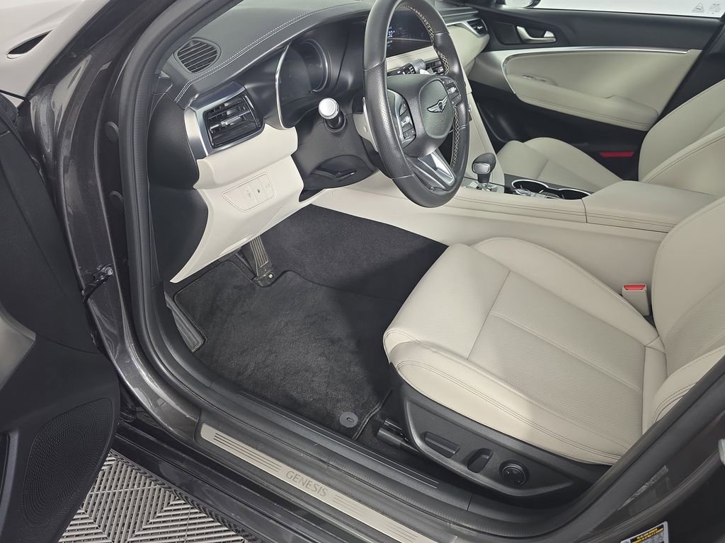 Used 2025 Genesis G70 2.5T image 11
