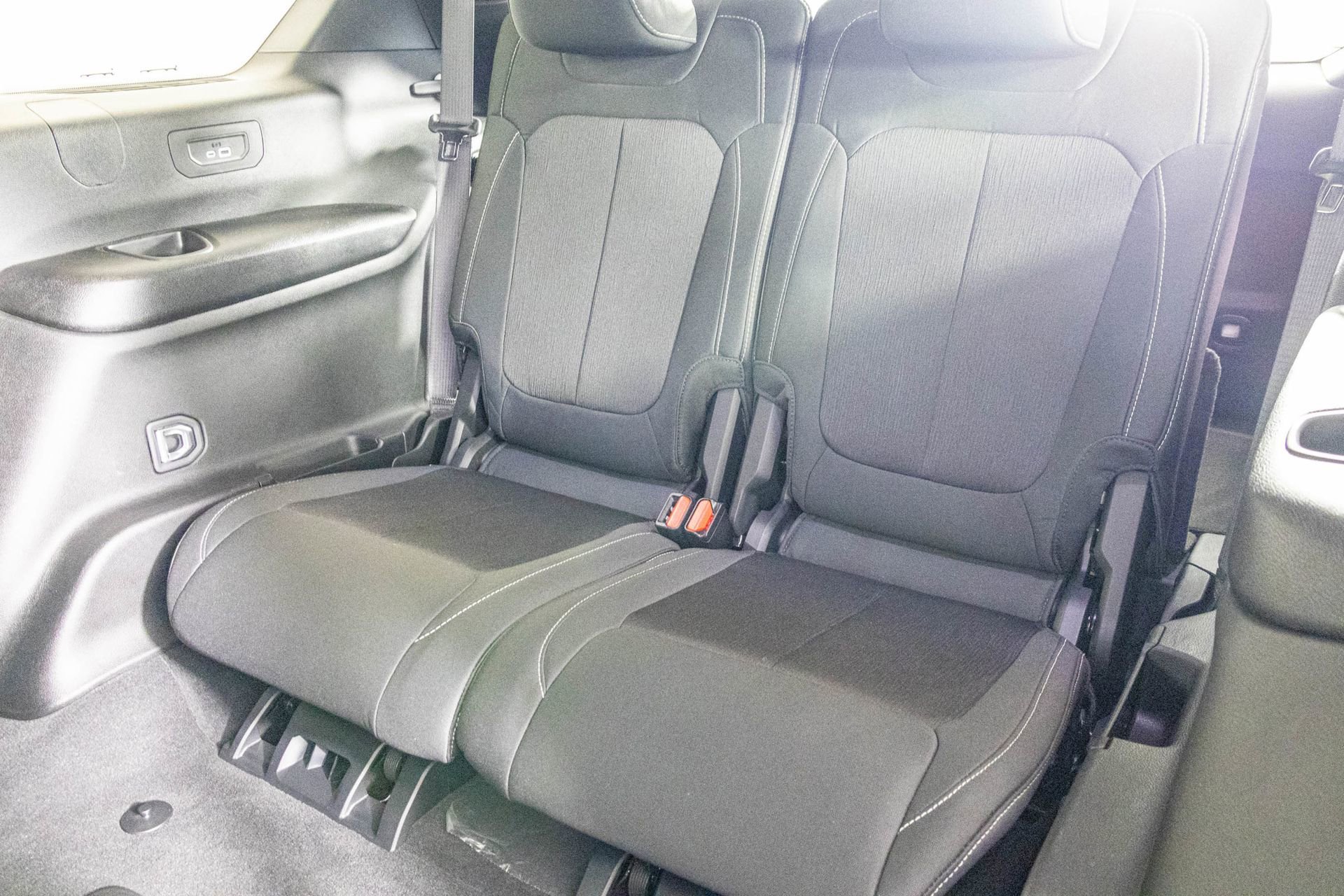 Used 2024 Jeep Grand Cherokee L Laredo w/ Luxury Tech Group I image 32