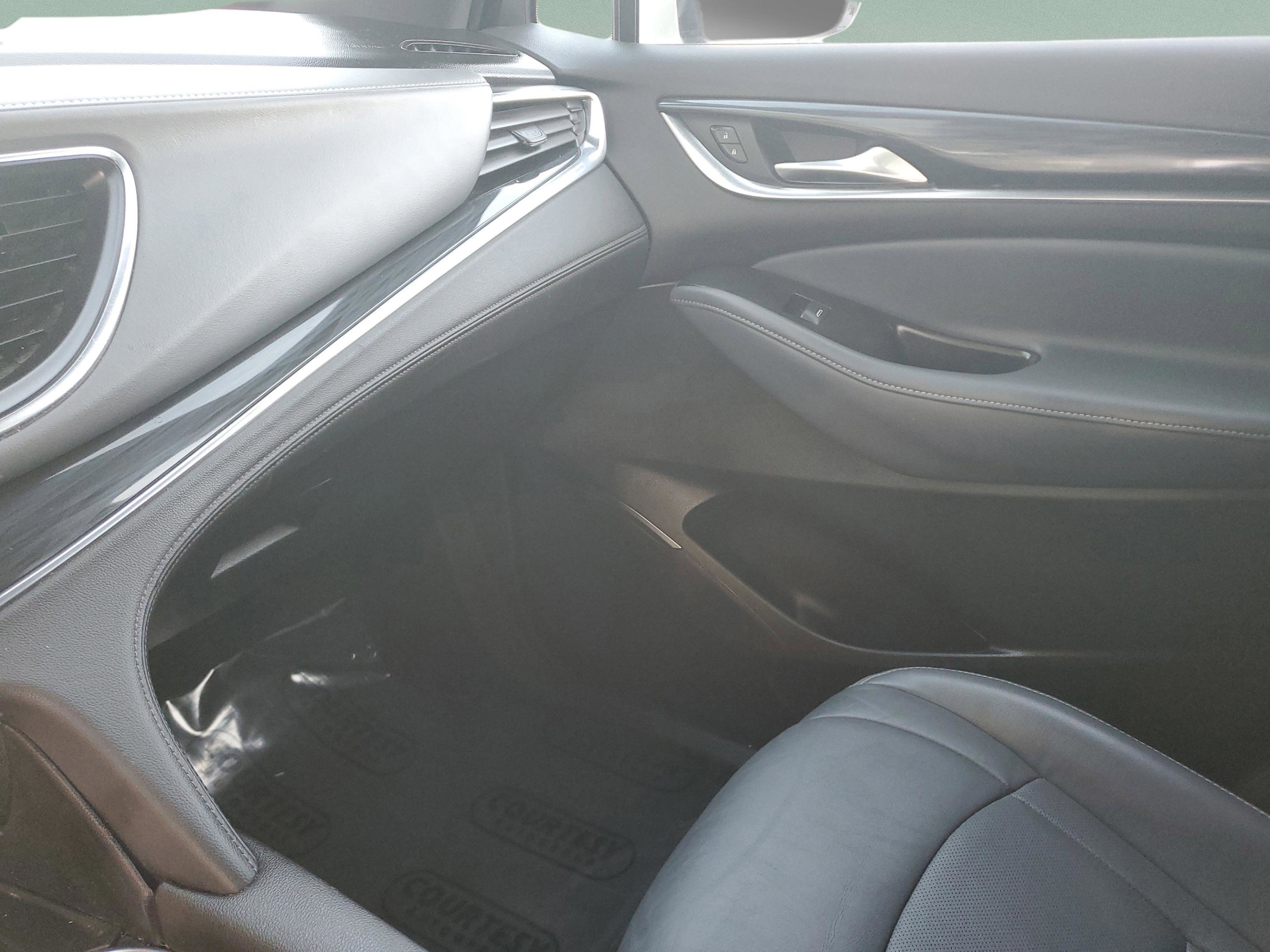 Used 2022 Buick Enclave Essence w/ Sport Touring Edition image 25