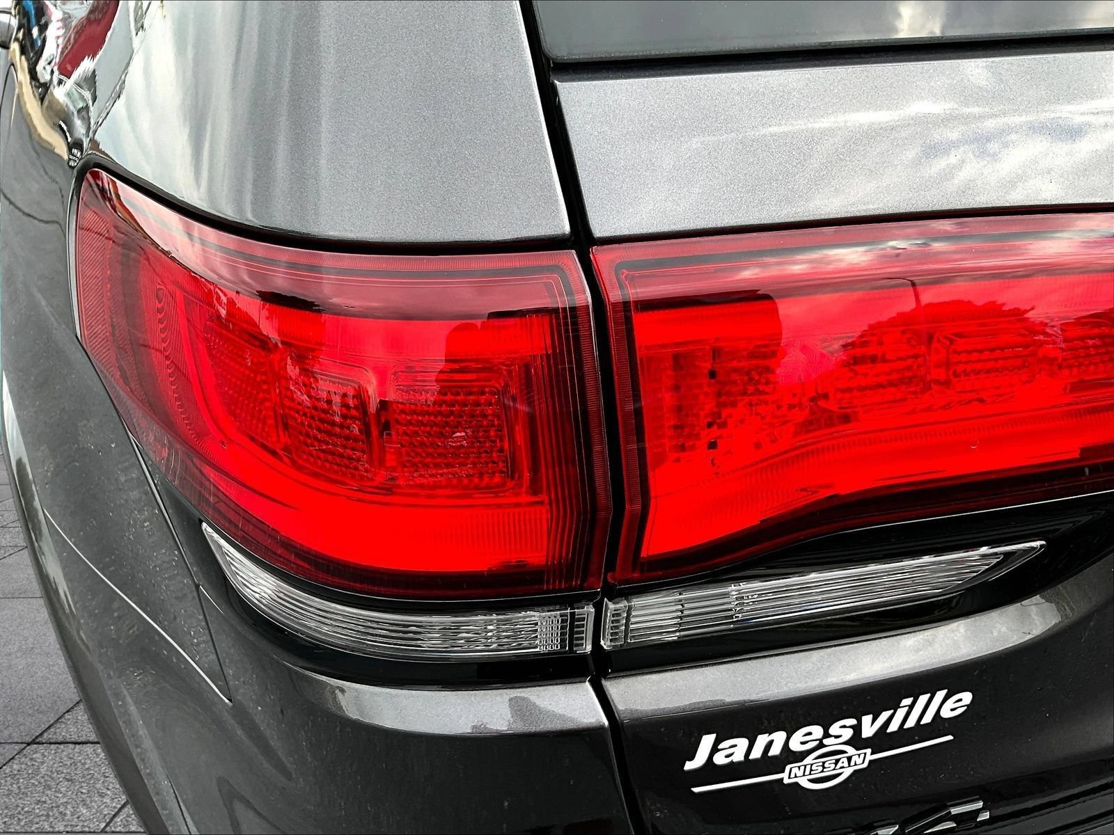 Used 2020 Jeep Grand Cherokee Altitude AWD/4WD image 25