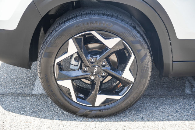 Used 2025 Kia Seltos S FWD image 12