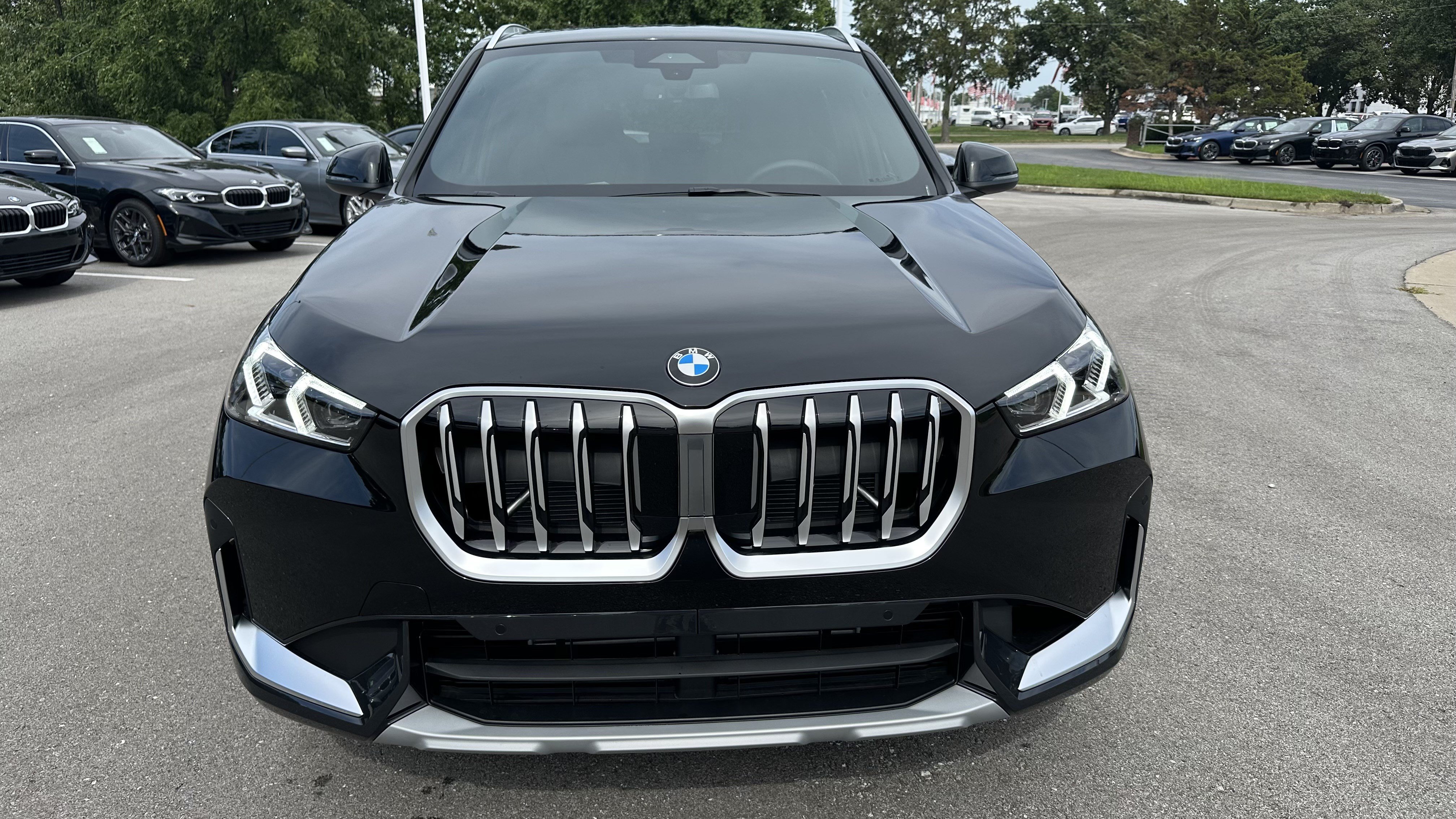 Used 2025 BMW X1 xDrive28i AWD/4WD image 3