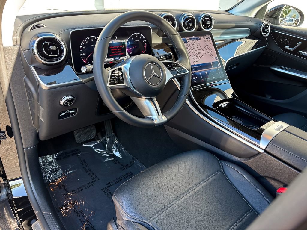 Used 2024 Mercedes-Benz GLC 300 4MATIC image 17