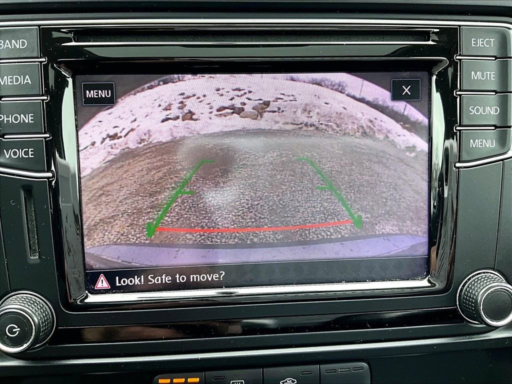 Used 2017 Volkswagen Jetta SE image 19