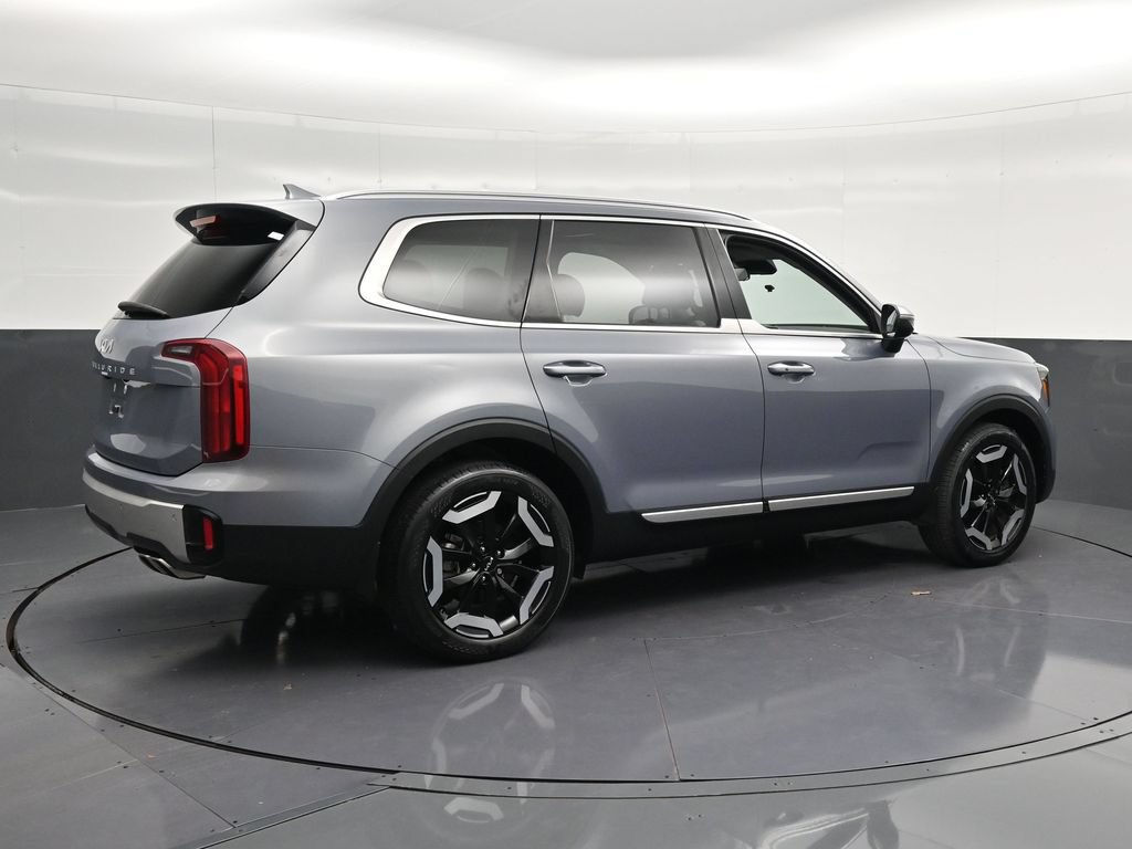 Used 2024 Kia Telluride S w/ S Sunroof Package FWD image 3