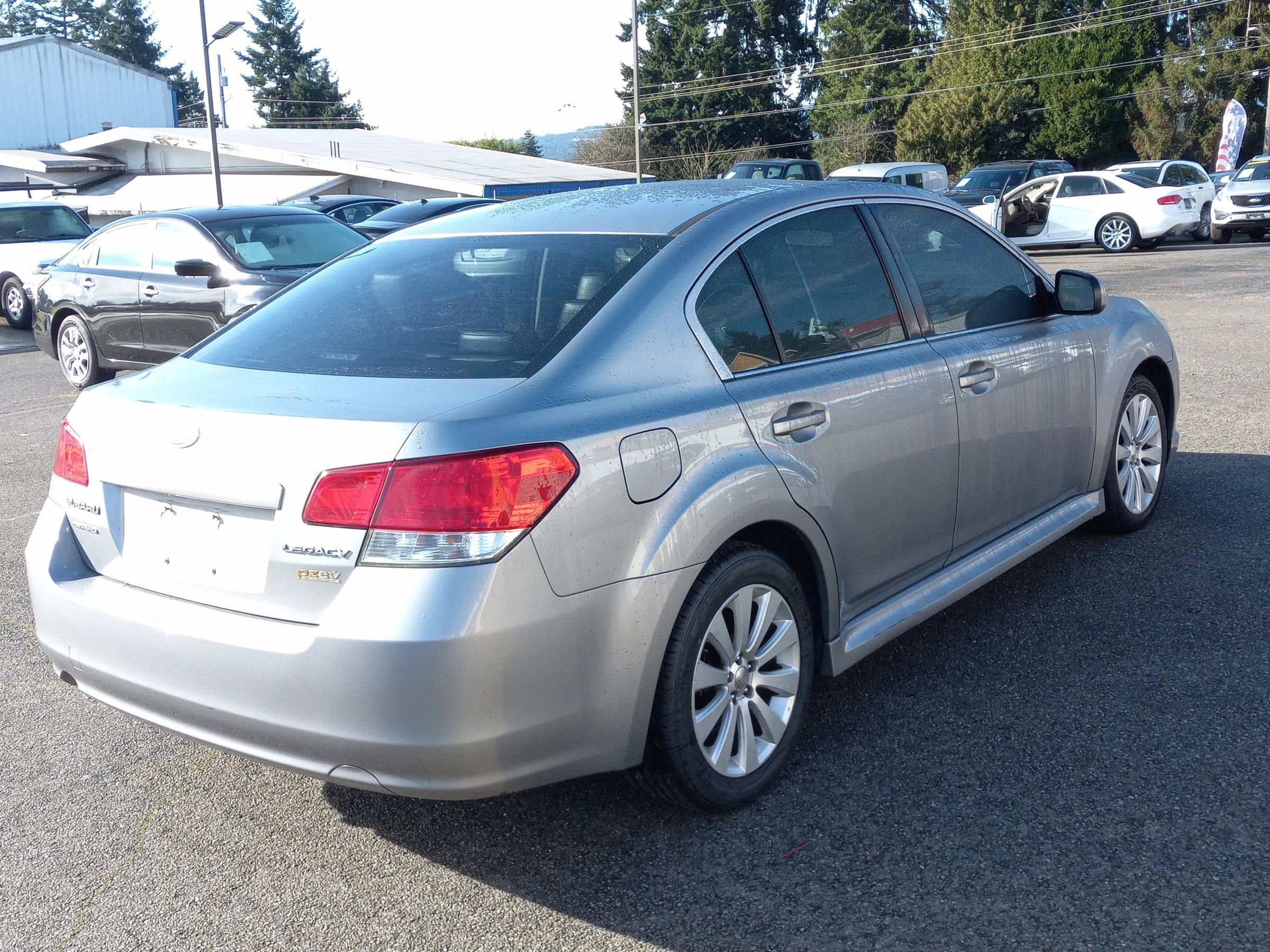 Used 2010 Subaru Legacy 2.5i Limited image 2