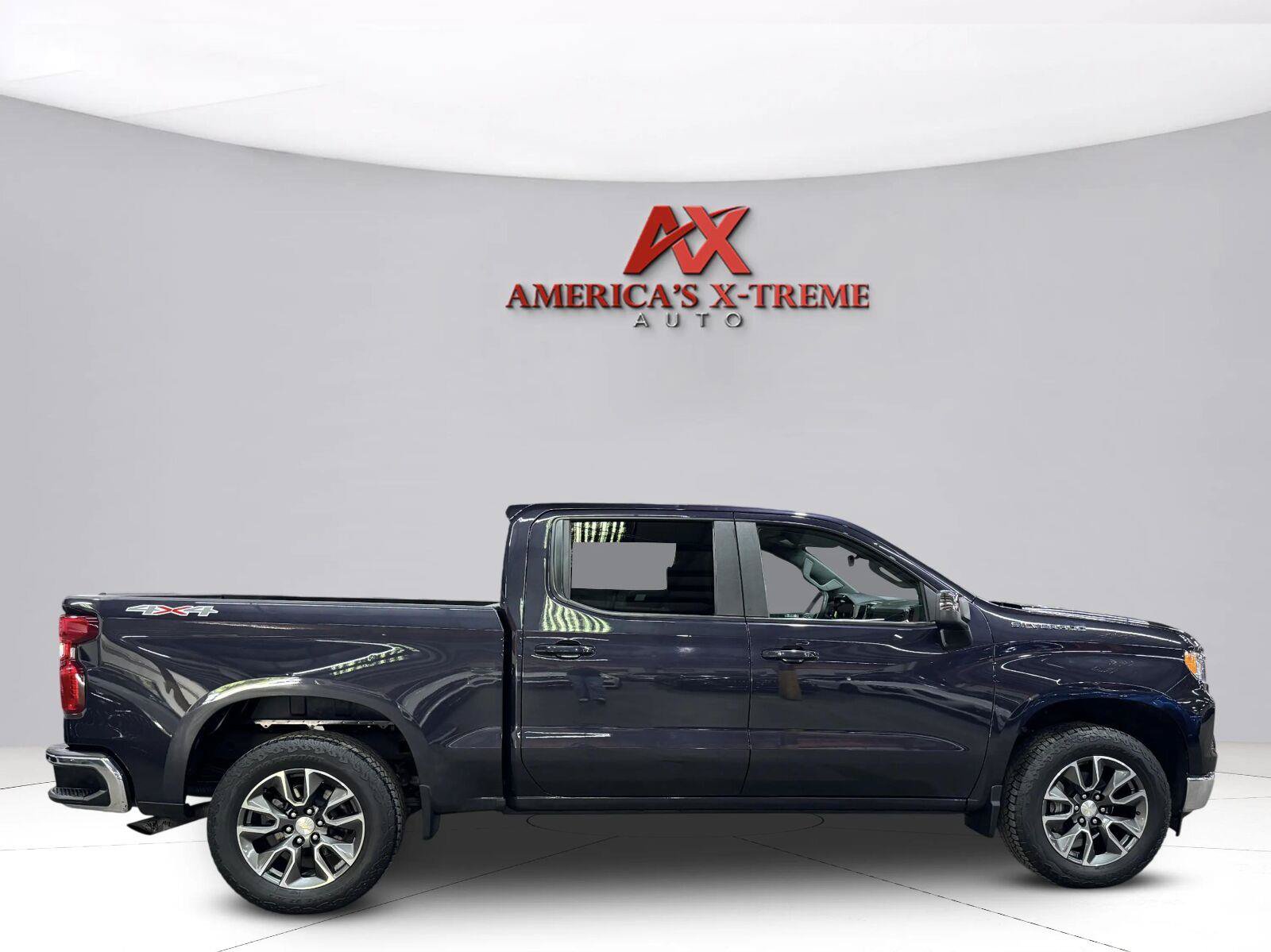 Used 2023 Chevrolet Silverado 1500 LT AWD/4WD image 7