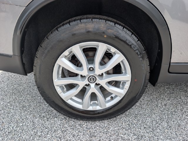 Used 2020 Nissan Rogue SV AWD/4WD image 9