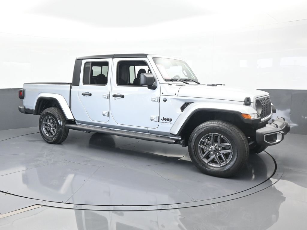 Used 2024 Jeep Gladiator Sport image 8