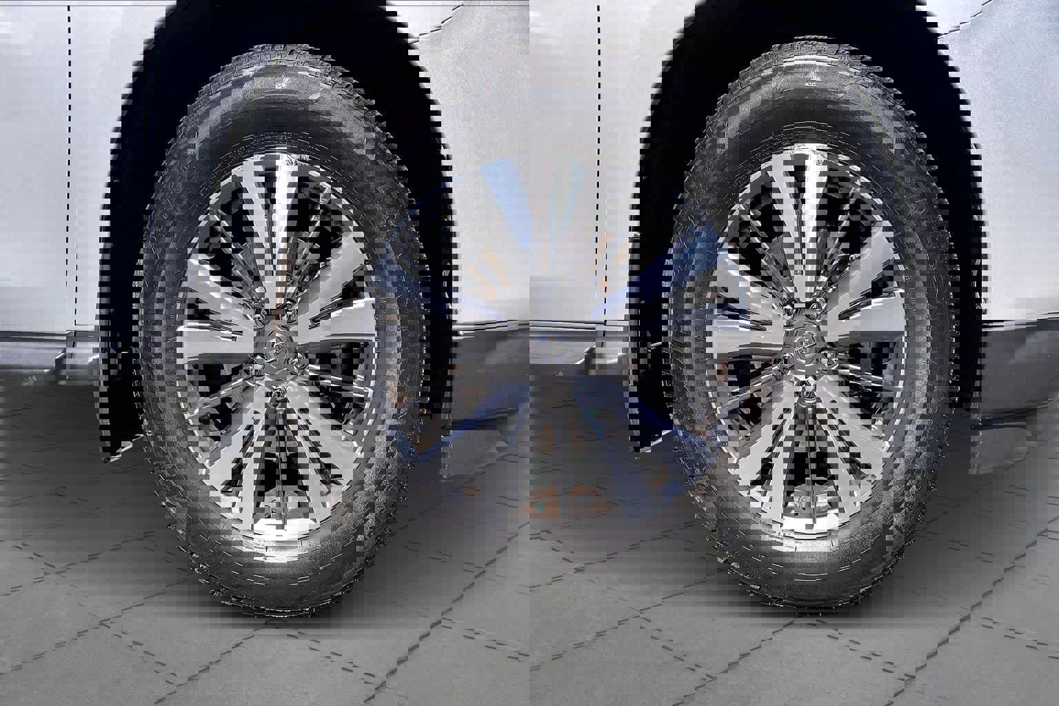 Used 2018 Nissan Pathfinder SV image 10