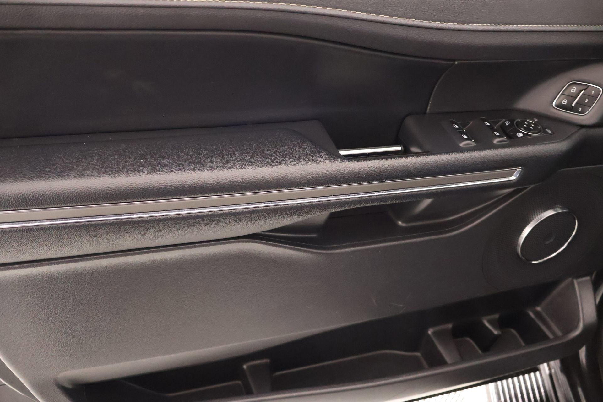 Used 2024 Ford Expedition Max XLT image 17