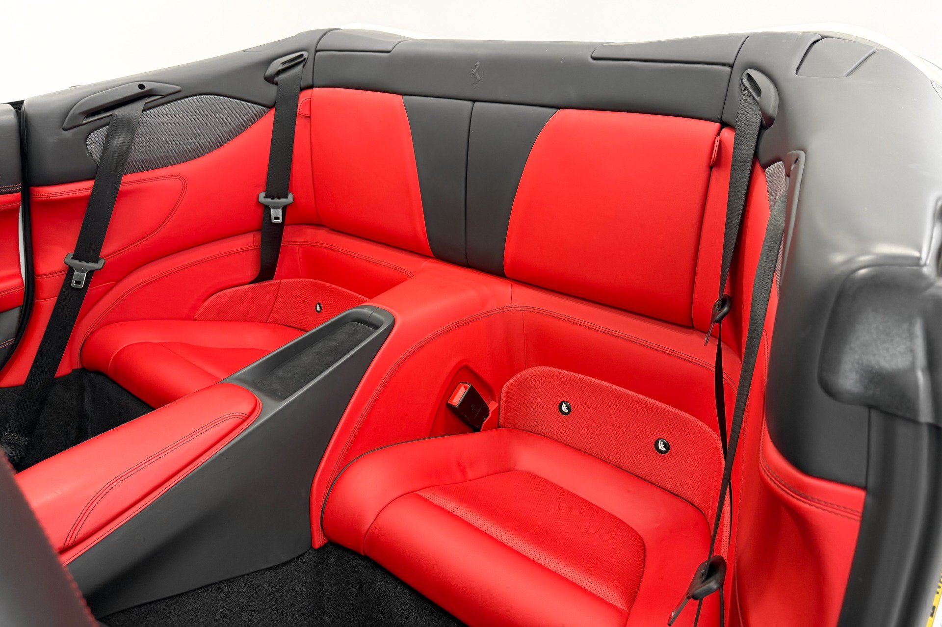 Used 2020 Ferrari Portofino RWD image 16