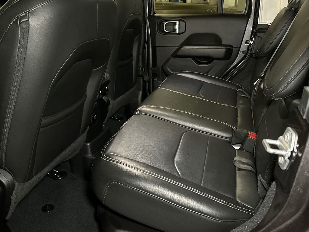 Used 2022 Jeep Wrangler Unlimited Sahara w/ Cold Weather Group image 17