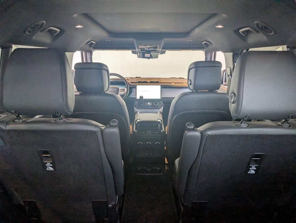 New 2026 Land Rover Defender 130 X-Dynamic SE image 30