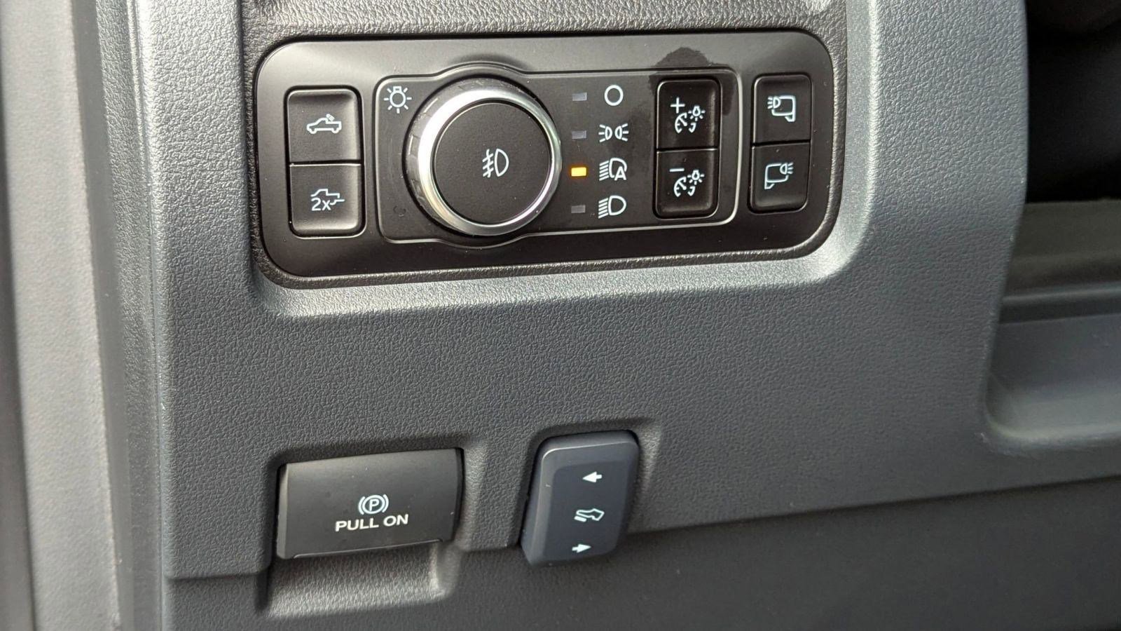 New 2026 Ford F250 Lariat w/ Black Appearance Package image 18