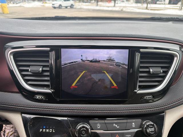 Used 2019 Chrysler Pacifica Limited image 21