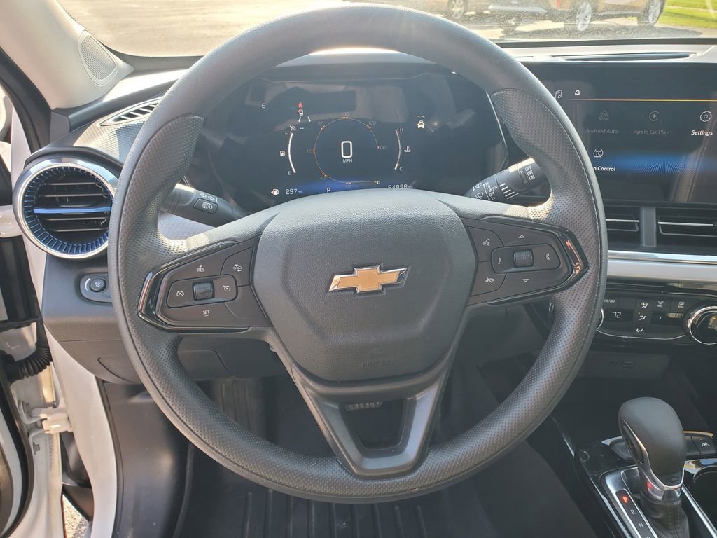 Used 2024 Chevrolet Trax LT FWD image 11