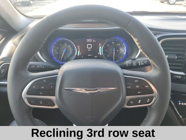 Used 2025 Chrysler Pacifica Select image 13