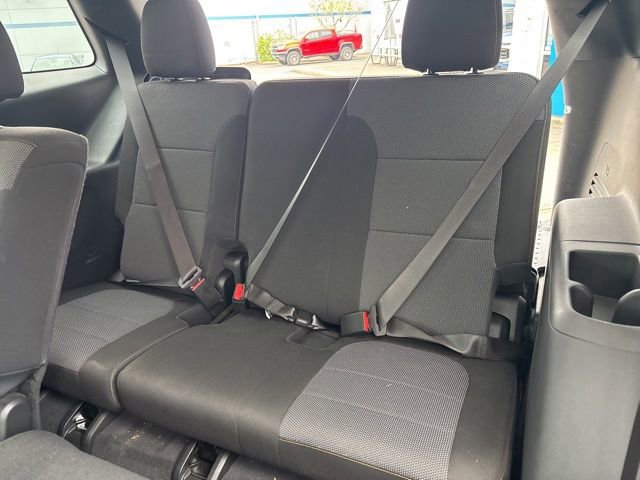 Used 2021 Chevrolet Traverse LS FWD image 31