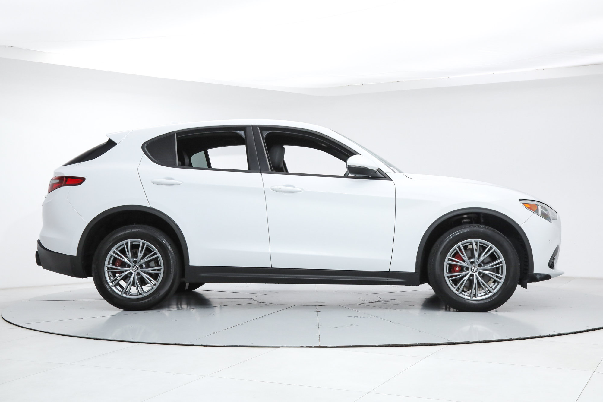 Used 2023 Alfa Romeo Stelvio Sprint AWD/4WD image 6