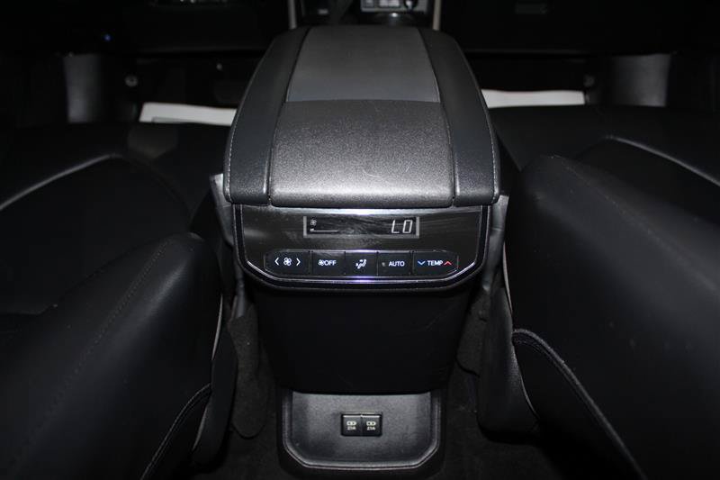 Used 2021 Toyota Highlander XLE AWD/4WD image 22