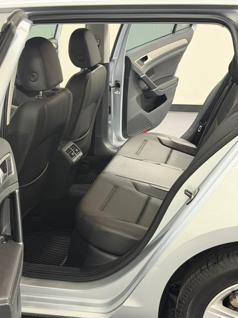 Used 2015 Volkswagen Golf TDI S FWD image 9