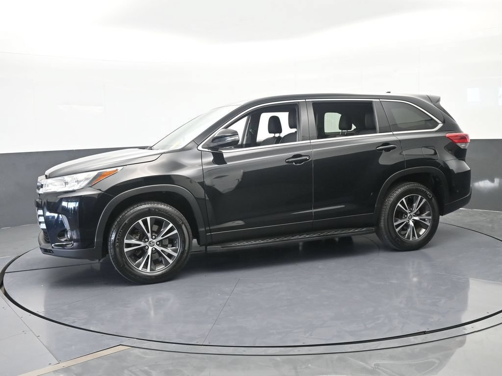 Used 2019 Toyota Highlander Plus FWD image 2