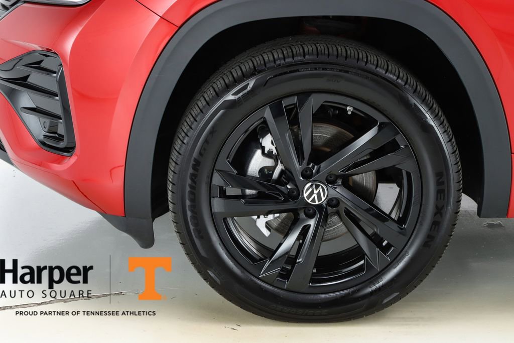 Used 2025 Volkswagen Atlas Cross Sport SEL R-Line image 5