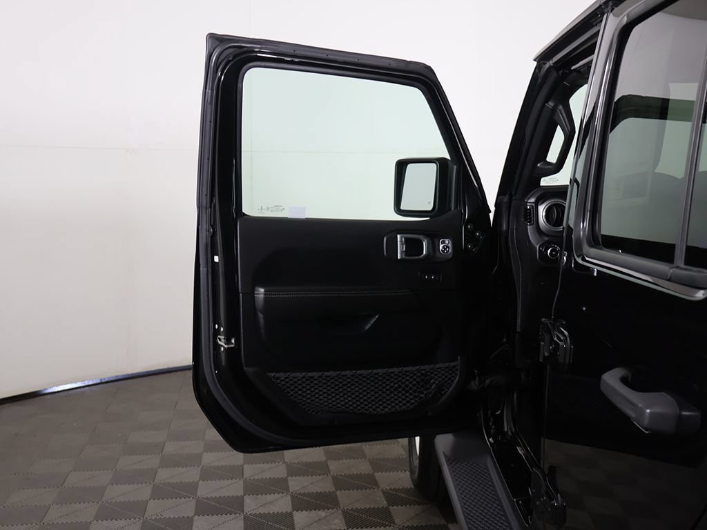 Used 2021 Jeep Wrangler Unlimited Sahara AWD/4WD image 17