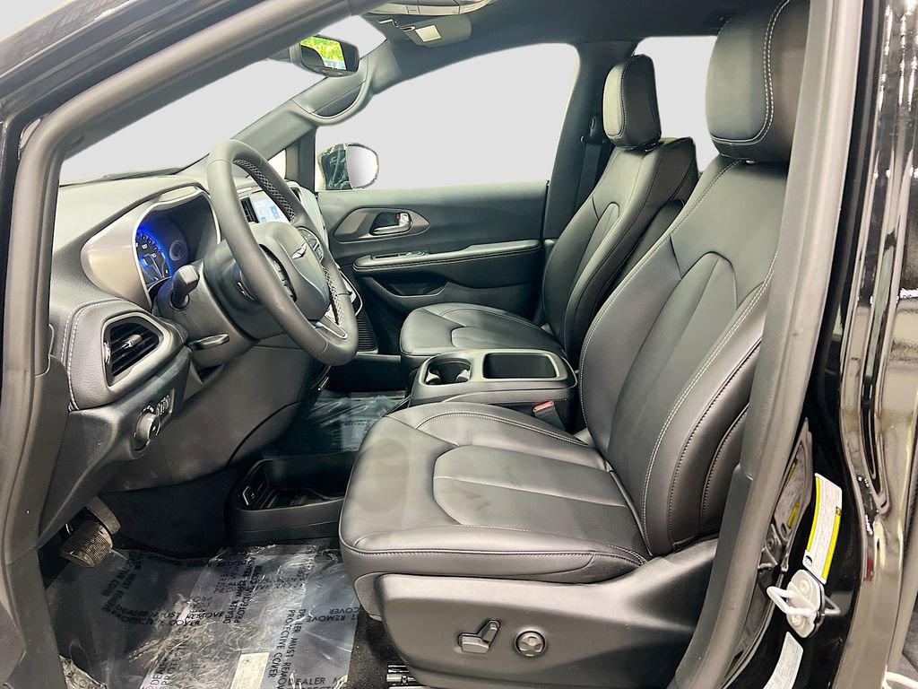 New 2026 Chrysler Pacifica Select image 10