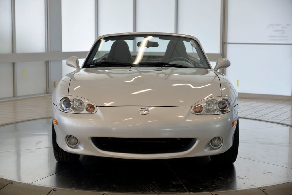 Used 2003 MAZDA MX-5 Miata RWD image 3