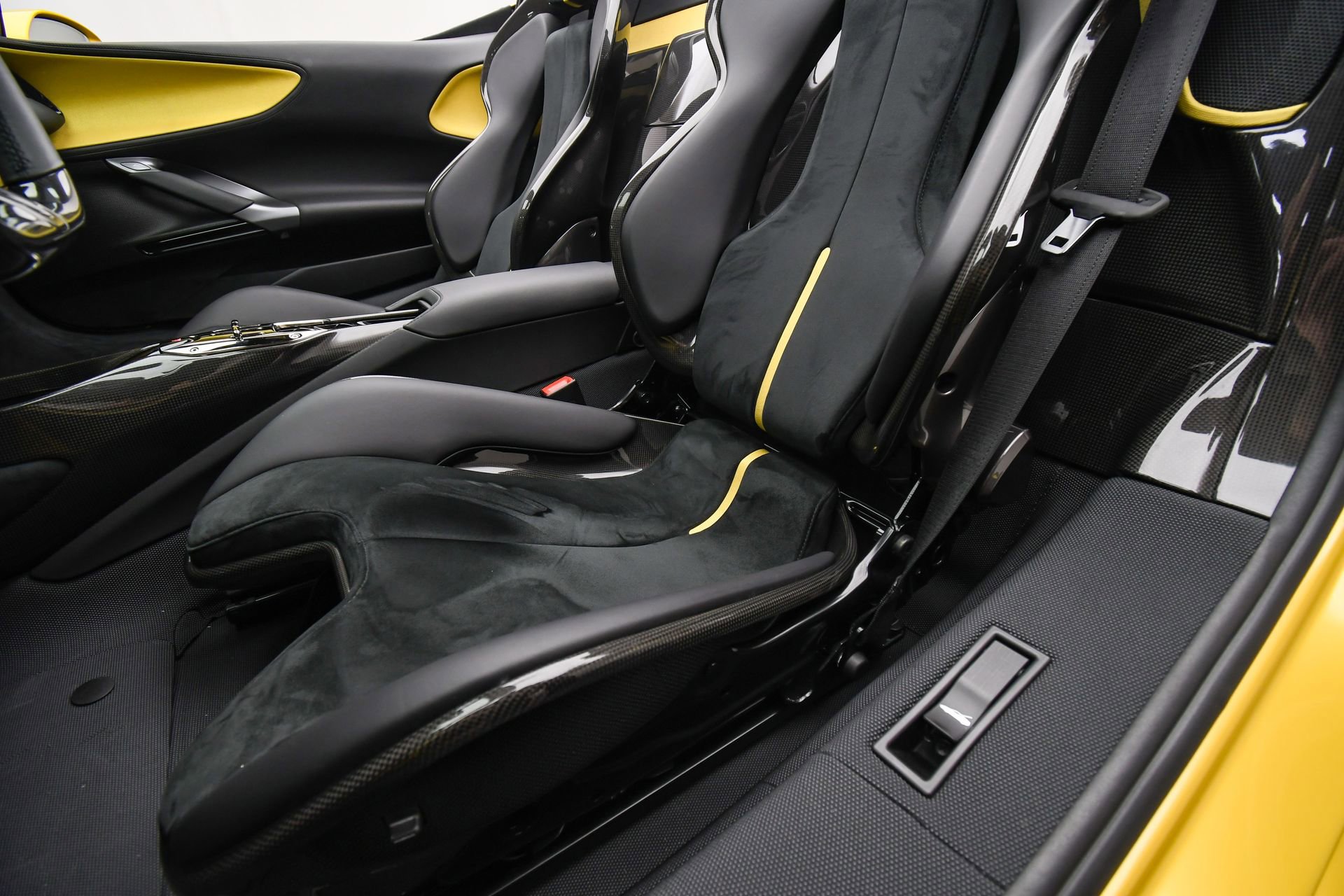 Used 2022 Ferrari SF90 Spider image 56